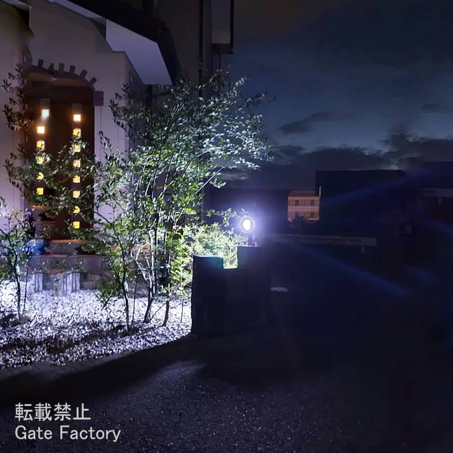 夜間の庭照明にフラワースタンドフランプ